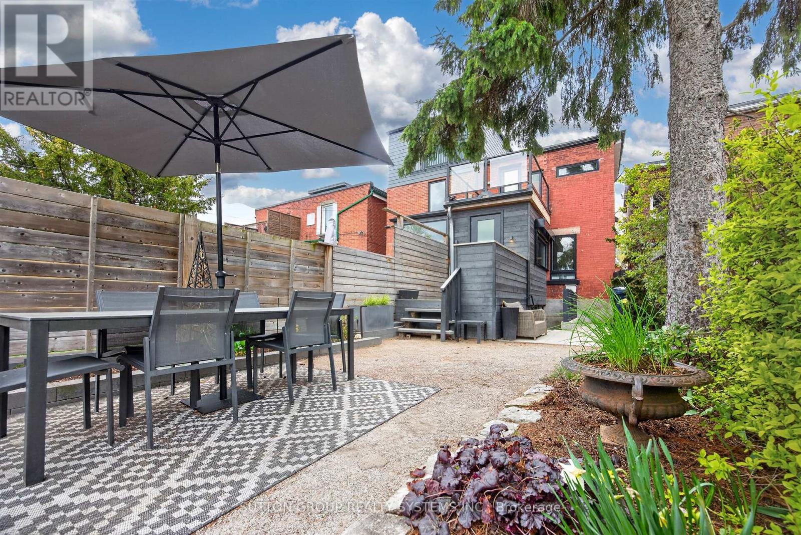 82 Kenneth Avenue, Toronto, Ontario  M6P 1J3 - Photo 40 - W13109742