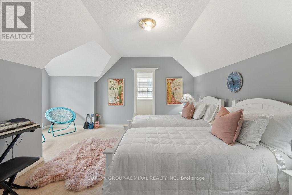 5948 Chercover Court, Burlington, Ontario  L7L 6T2 - Photo 20 - W13109758
