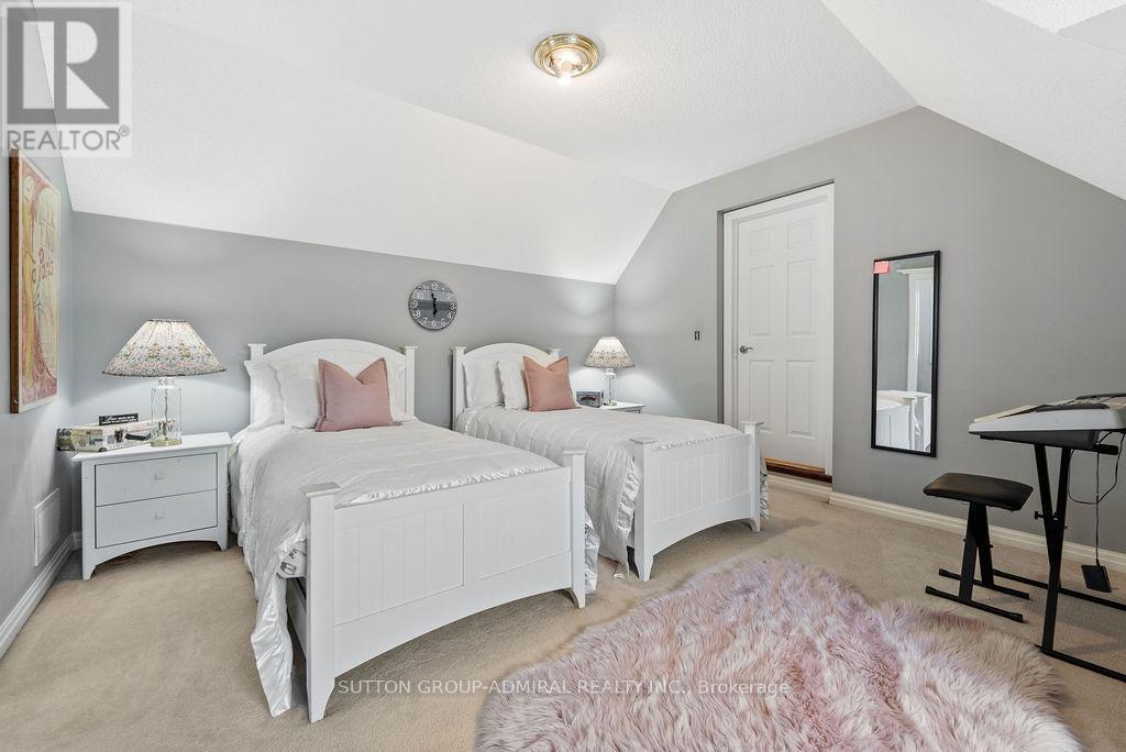 5948 Chercover Court, Burlington, Ontario  L7L 6T2 - Photo 21 - W13109758