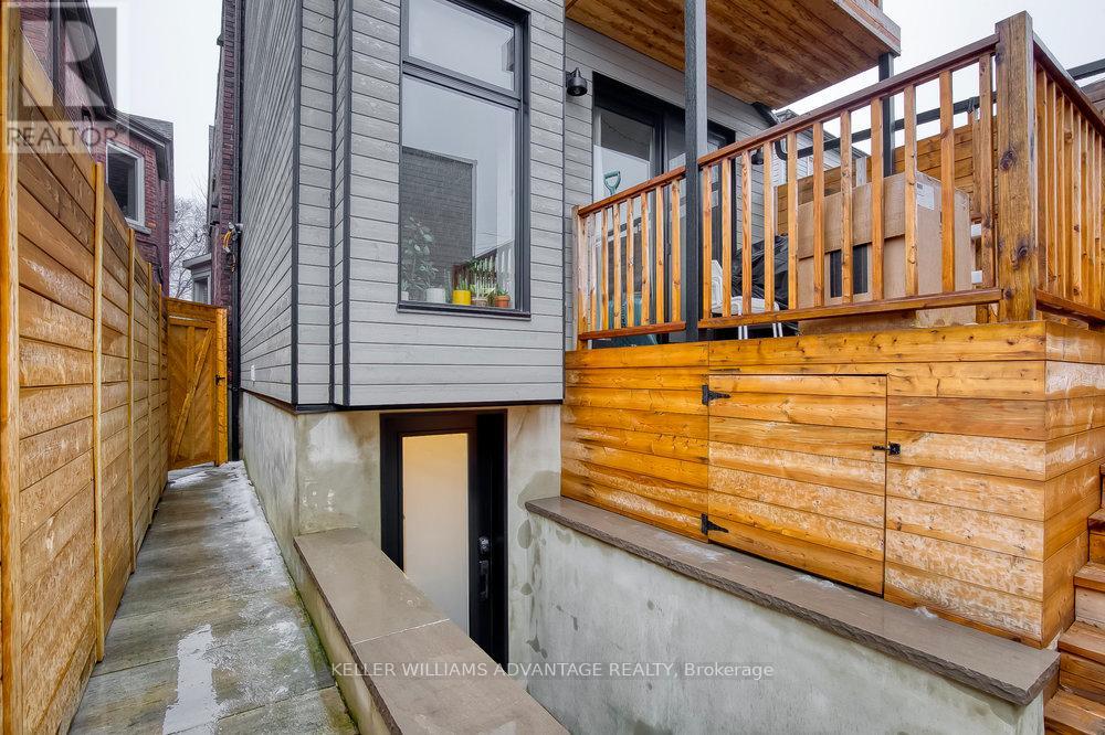 Lower - 325 Perth Avenue, Toronto, Ontario  M6P 3X9 - Photo 3 - W13109828