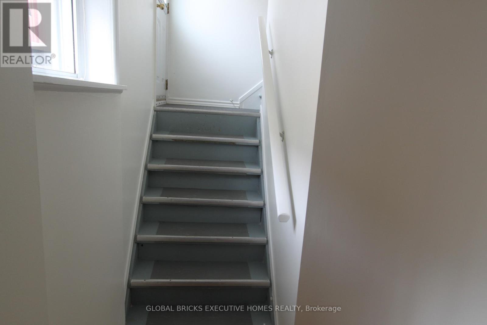 3653 Anniversary (Lower) Road, Mississauga, Ontario  L5C 2G2 - Photo 2 - W13109840