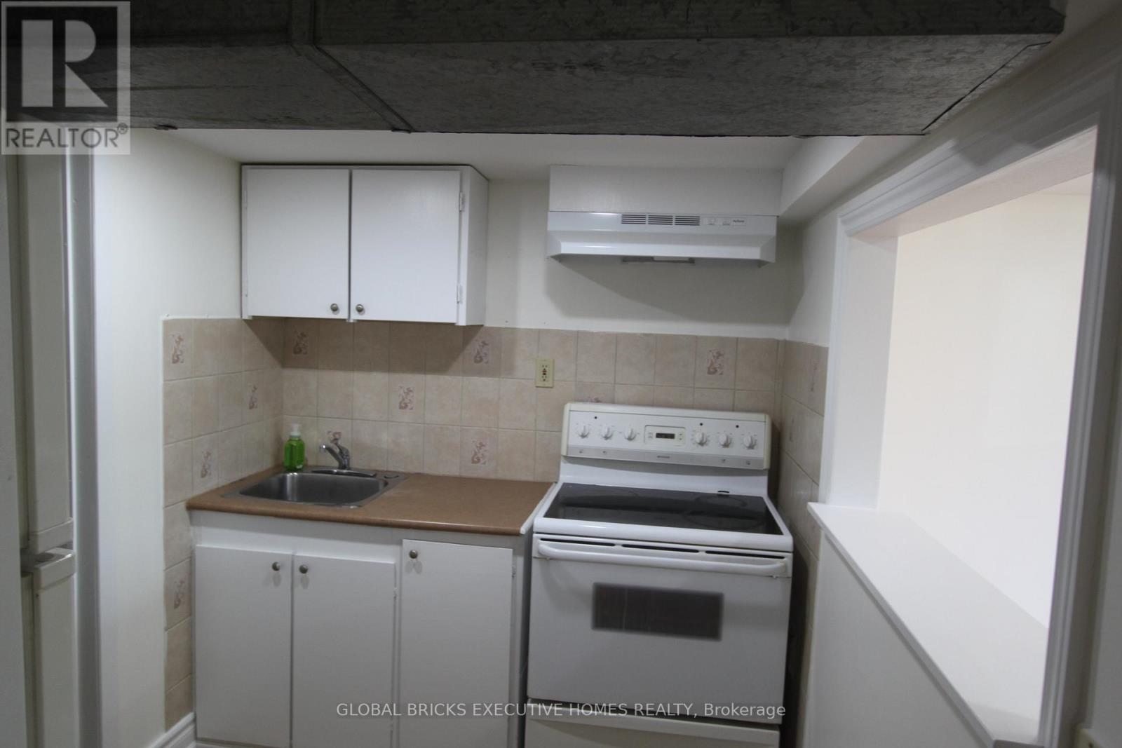 3653 Anniversary (Lower) Road, Mississauga, Ontario  L5C 2G2 - Photo 5 - W13109840