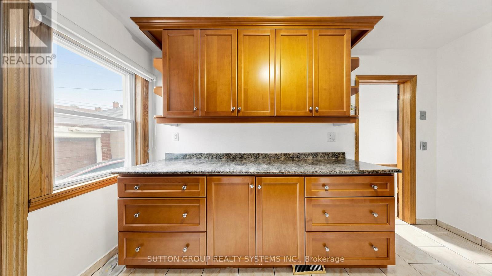 683 Old Weston Road, Toronto, Ontario  M6N 3B6 - Photo 16 - W13109864