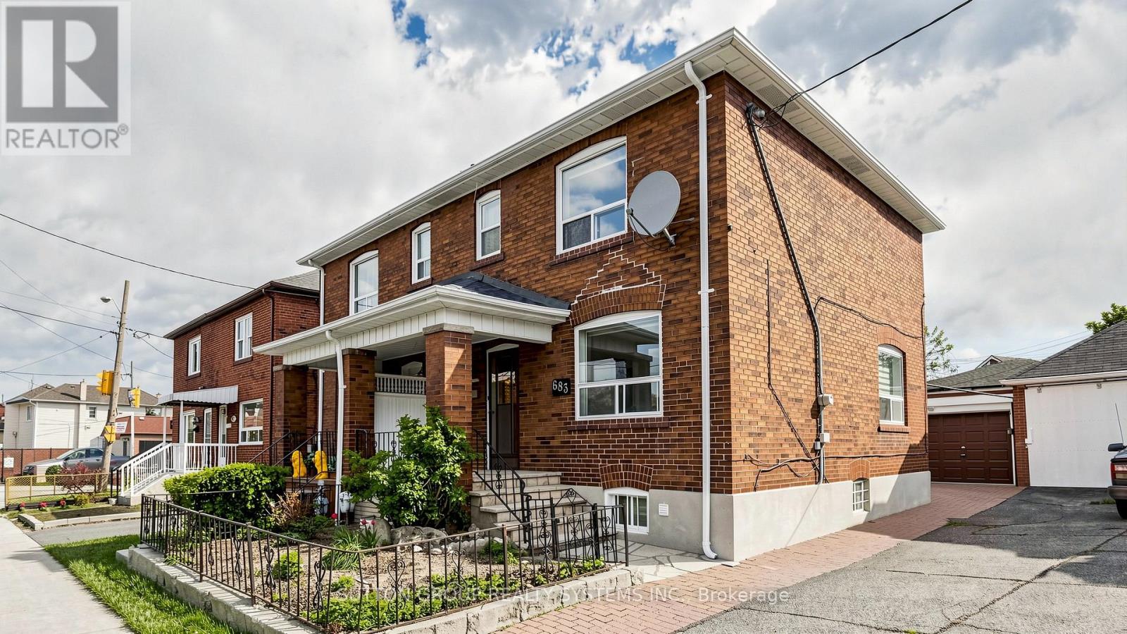 683 Old Weston Road, Toronto, Ontario  M6N 3B6 - Photo 2 - W13109864
