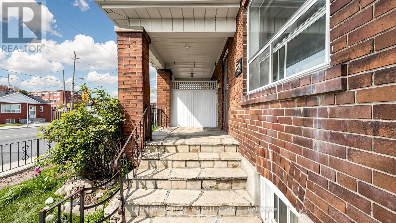 683 Old Weston Road, Toronto, Ontario  M6N 3B6 - Photo 4 - W13109864