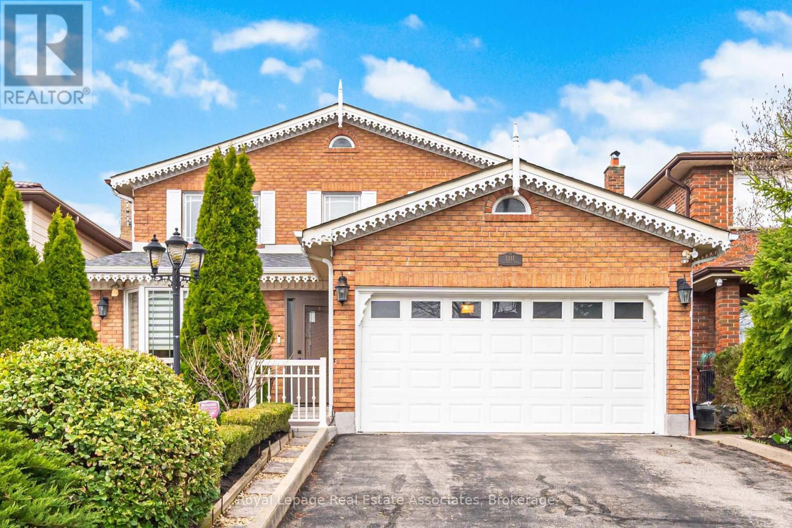 1311 Underwood Drive, Mississauga, Ontario  L4W 3M9 - Photo 3 - W13109896