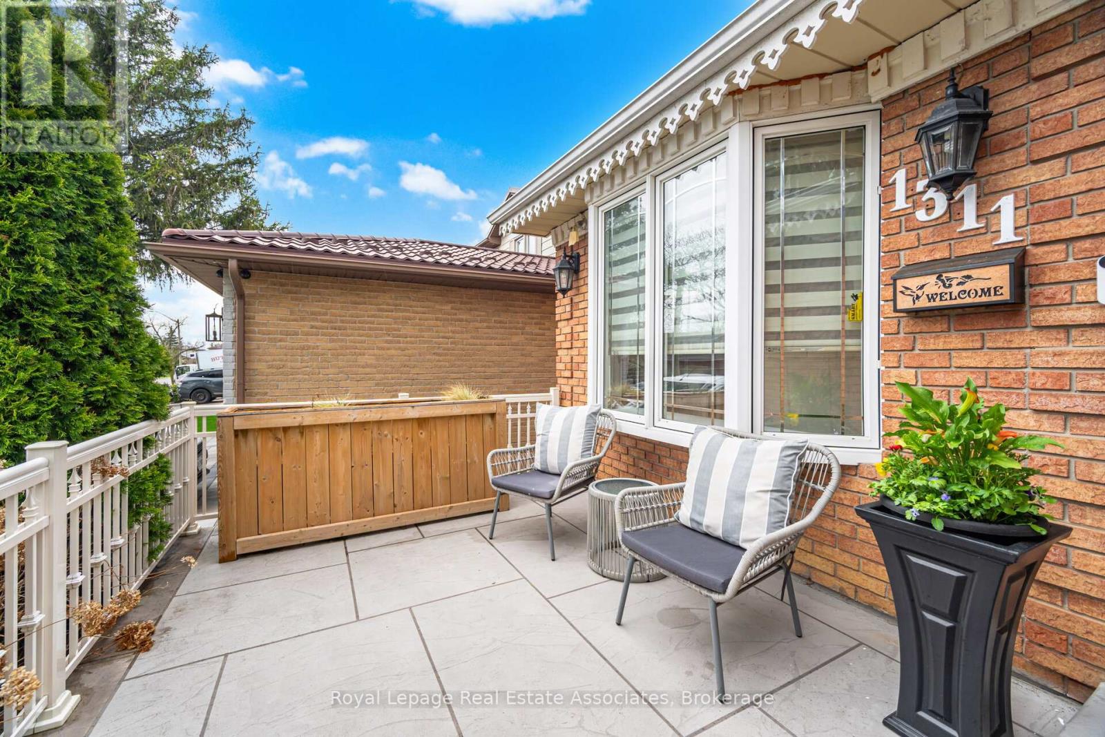 1311 Underwood Drive, Mississauga, Ontario  L4W 3M9 - Photo 4 - W13109896