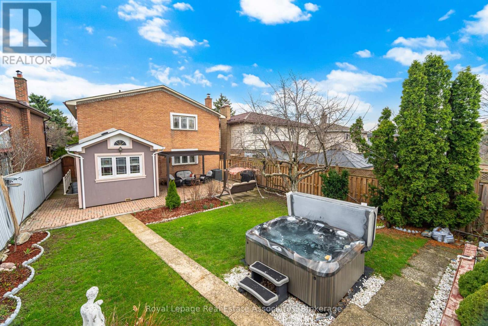 1311 Underwood Drive, Mississauga, Ontario  L4W 3M9 - Photo 5 - W13109896