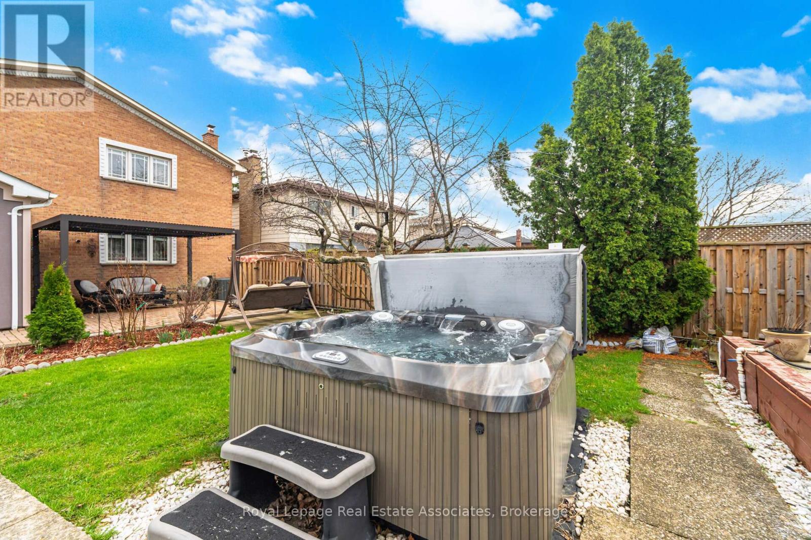 1311 Underwood Drive, Mississauga, Ontario  L4W 3M9 - Photo 7 - W13109896