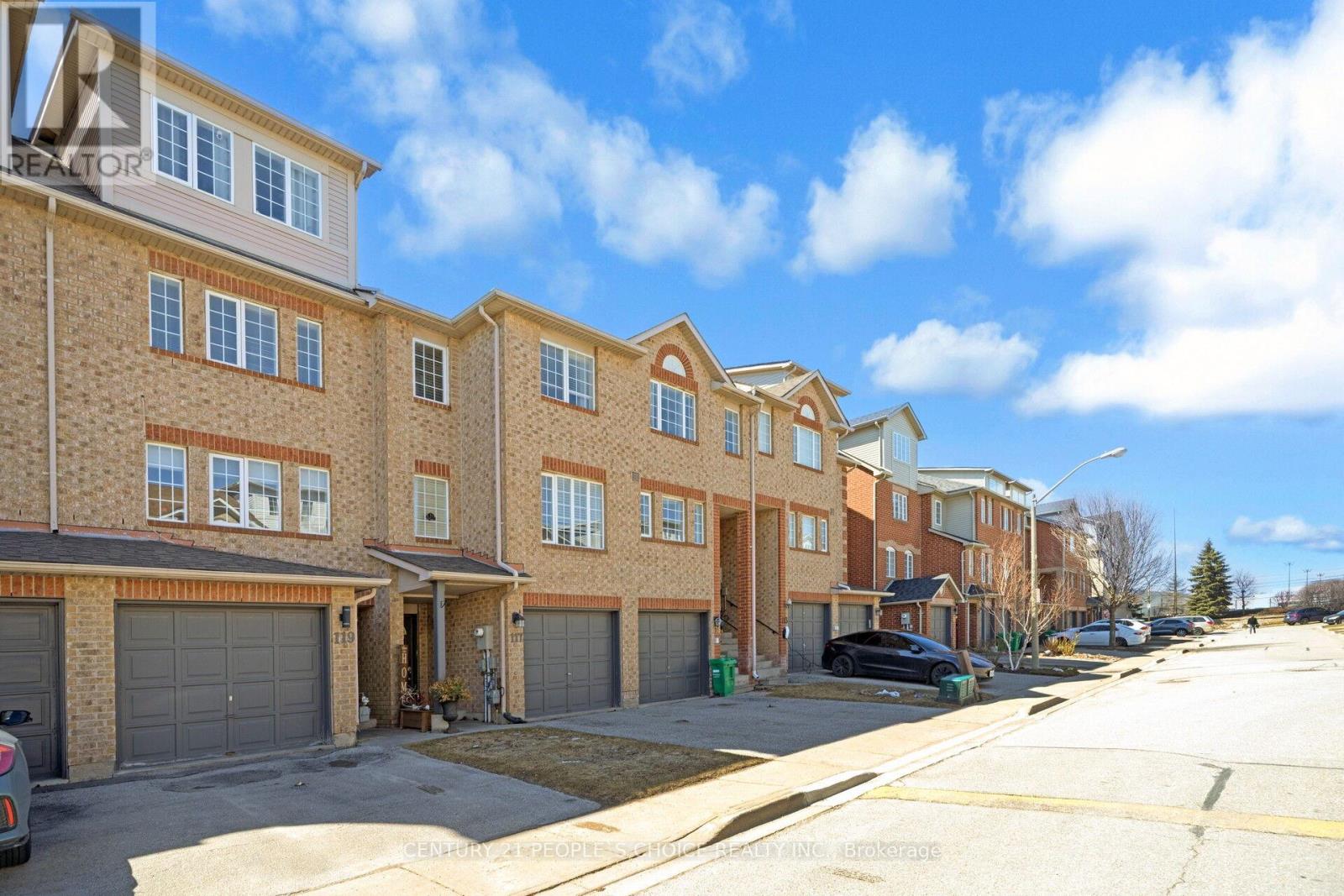 119 Spadina Road, Brampton, Ontario  L6X 4X6 - Photo 2 - W13109910