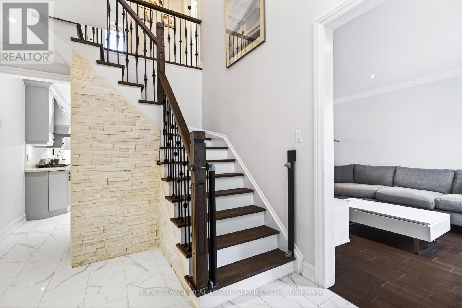 280 Nottingham Drive, Oakville, Ontario  L6H 4H9 - Photo 4 - W13109928