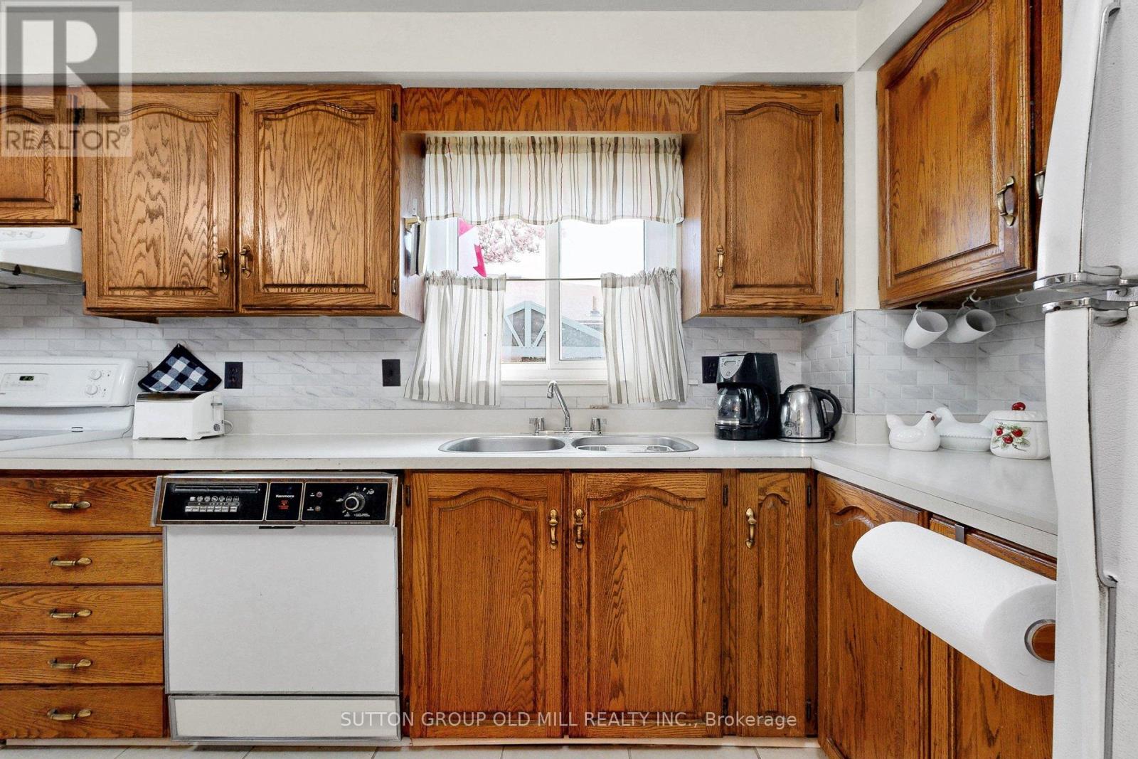 659 Balmoral Drive, Brampton, Ontario  L6T 1W8 - Photo 11 - W13109932