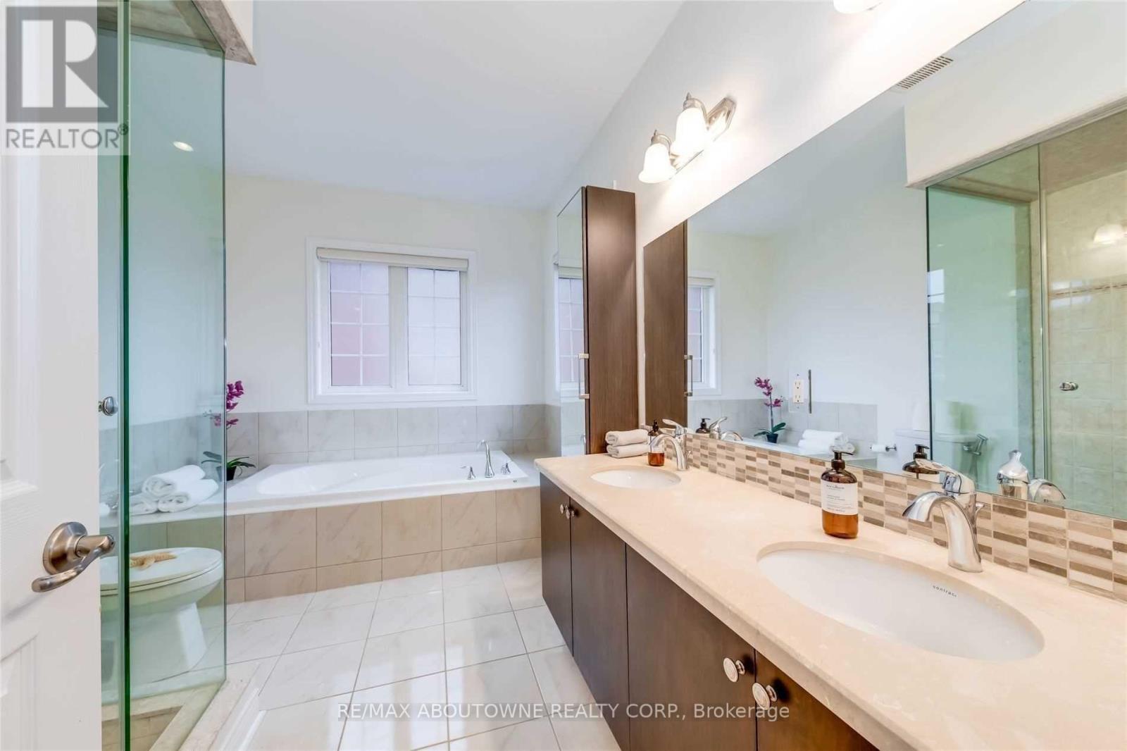 3115 Carding Mill Trail, Oakville, Ontario  L6M 0Z5 - Photo 17 - W13109940