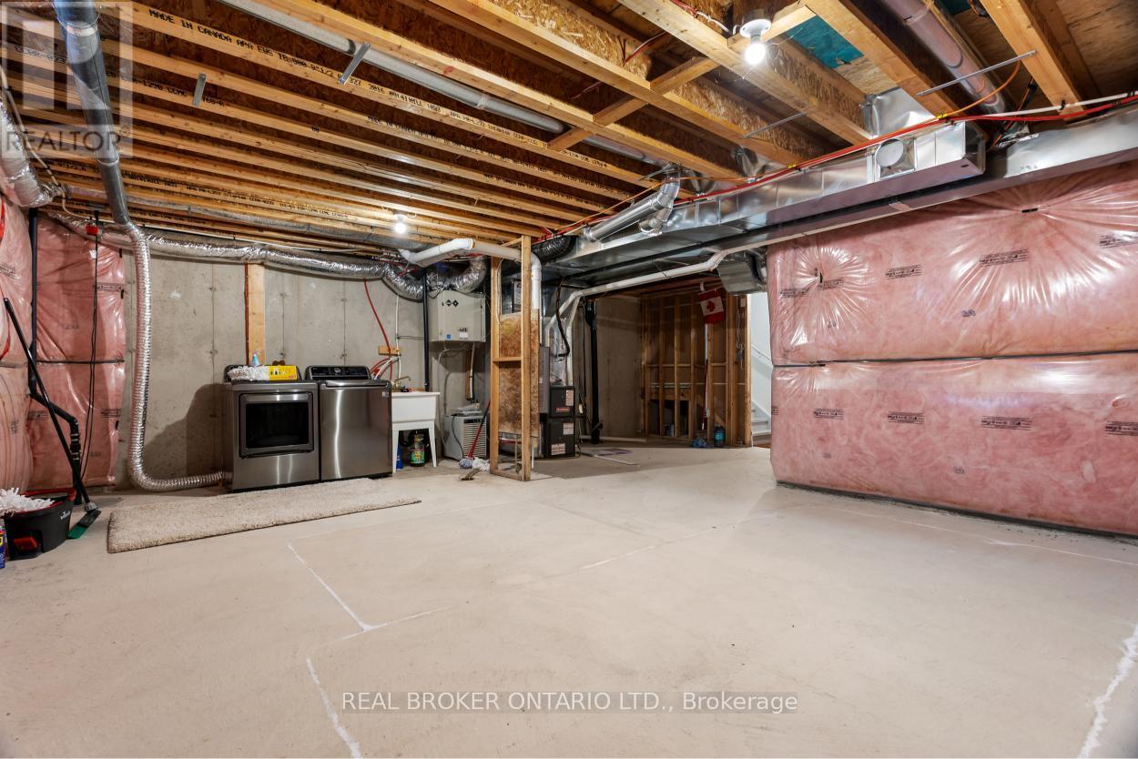 1213 Mulroney Heights, Milton, Ontario  L9E 1B9 - Photo 39 - W13110014