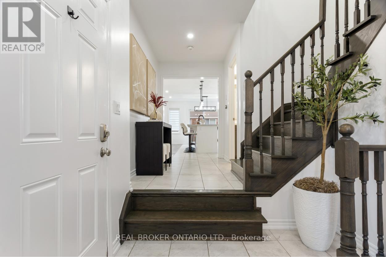 1213 Mulroney Heights, Milton, Ontario  L9E 1B9 - Photo 5 - W13110014