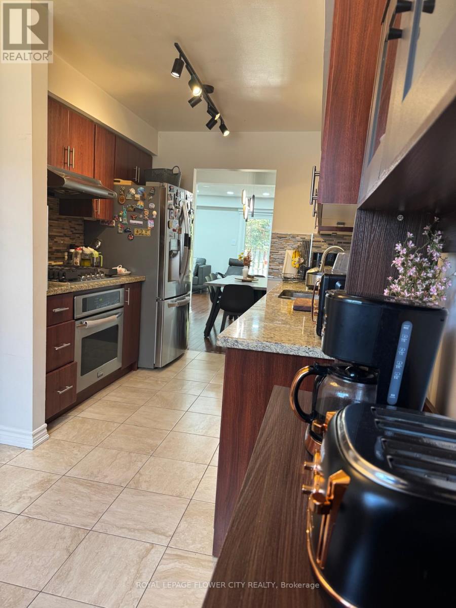 4102 Bishopstoke Lane W, Mississauga, Ontario  L4Z 1M5 - Photo 11 - W13110028