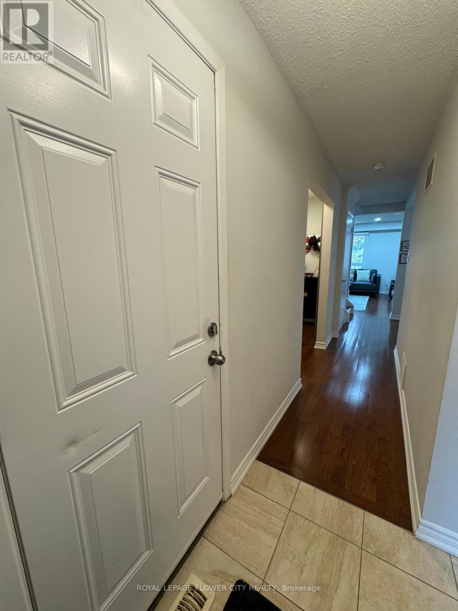 4102 Bishopstoke Lane W, Mississauga, Ontario  L4Z 1M5 - Photo 2 - W13110028