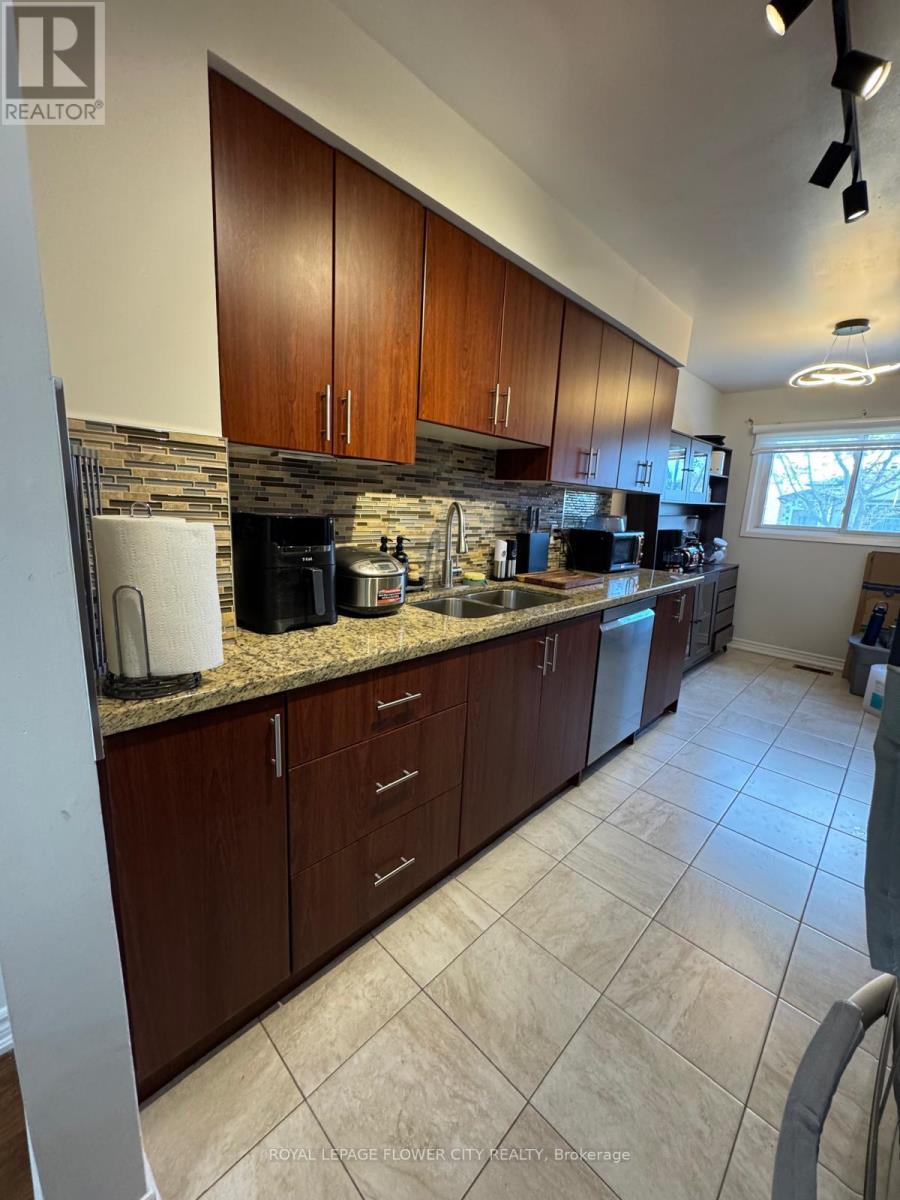 4102 Bishopstoke Lane W, Mississauga, Ontario  L4Z 1M5 - Photo 8 - W13110028