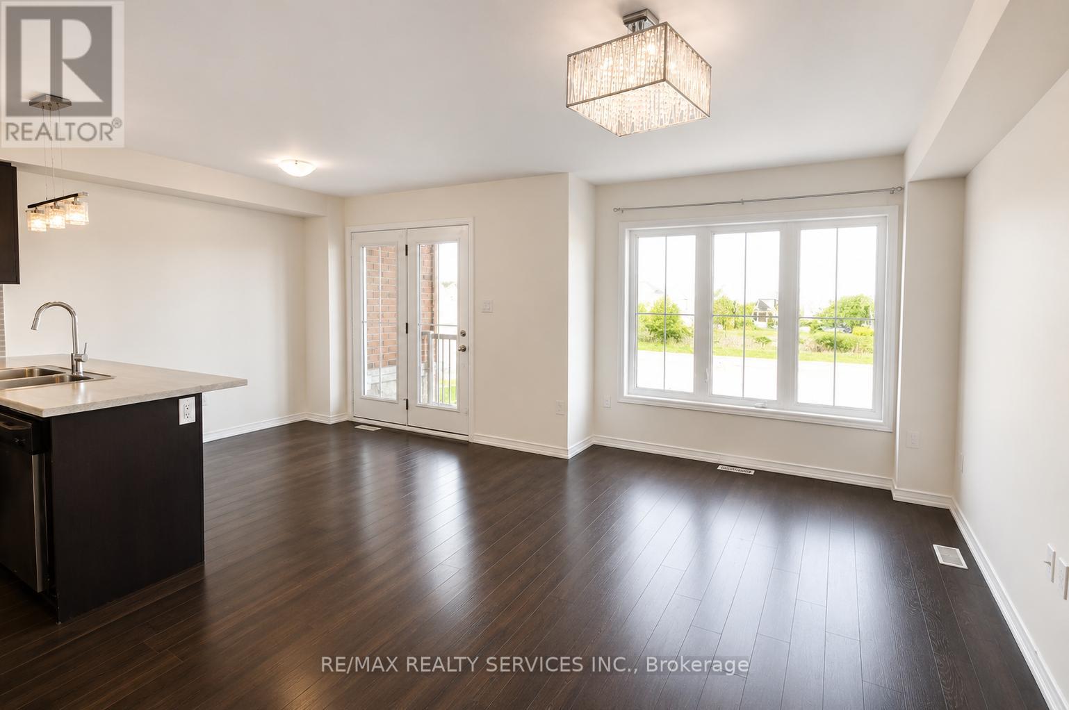 124 Golden Springs Drive, Brampton, Ontario  L7A 0C7 - Photo 5 - W13110044