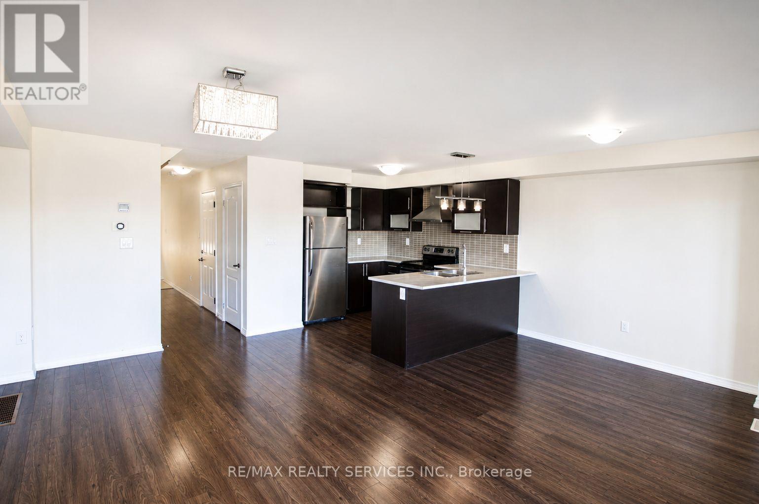 124 Golden Springs Drive, Brampton, Ontario  L7A 0C7 - Photo 6 - W13110044