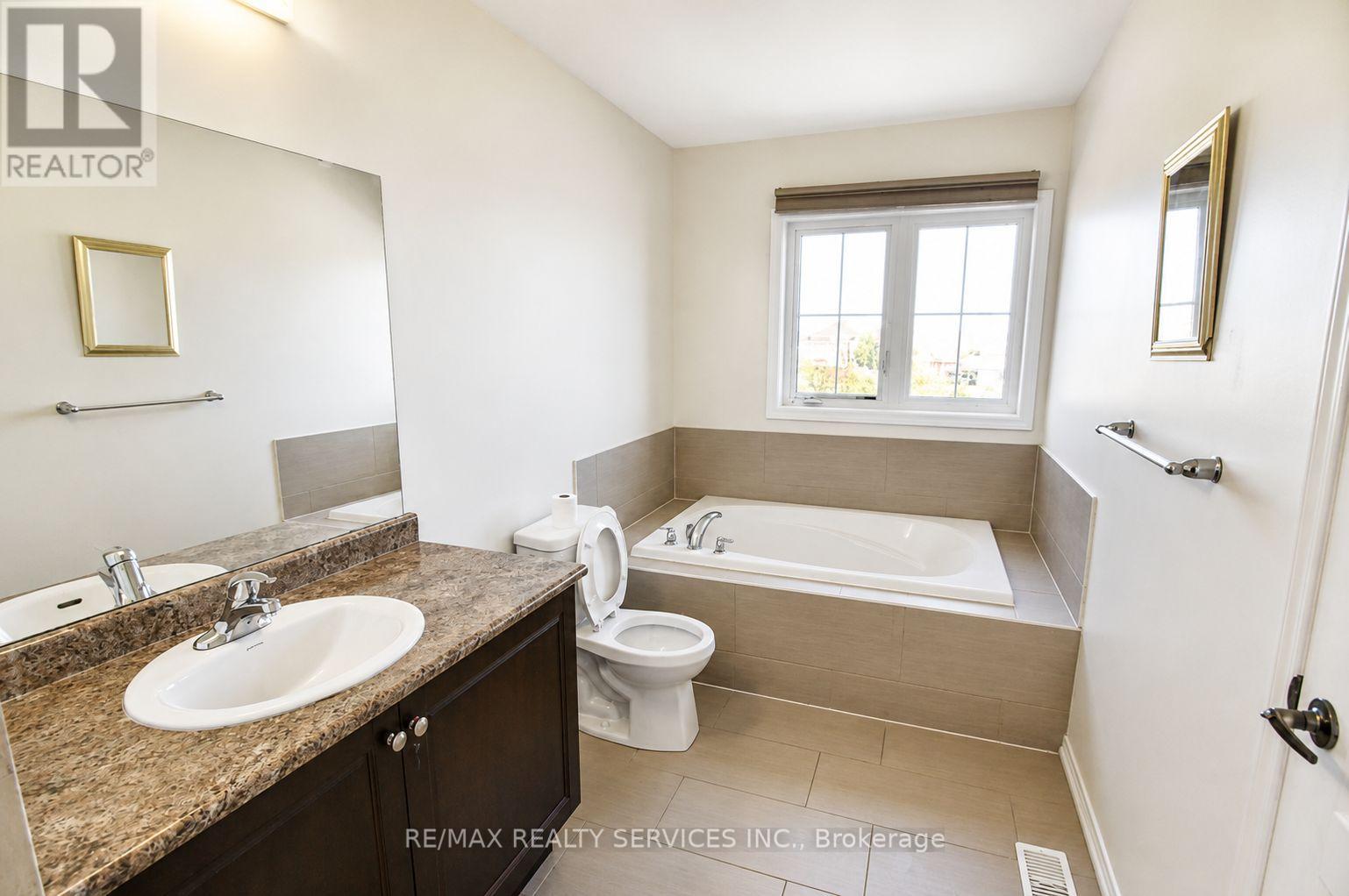124 Golden Springs Drive, Brampton, Ontario  L7A 0C7 - Photo 9 - W13110044