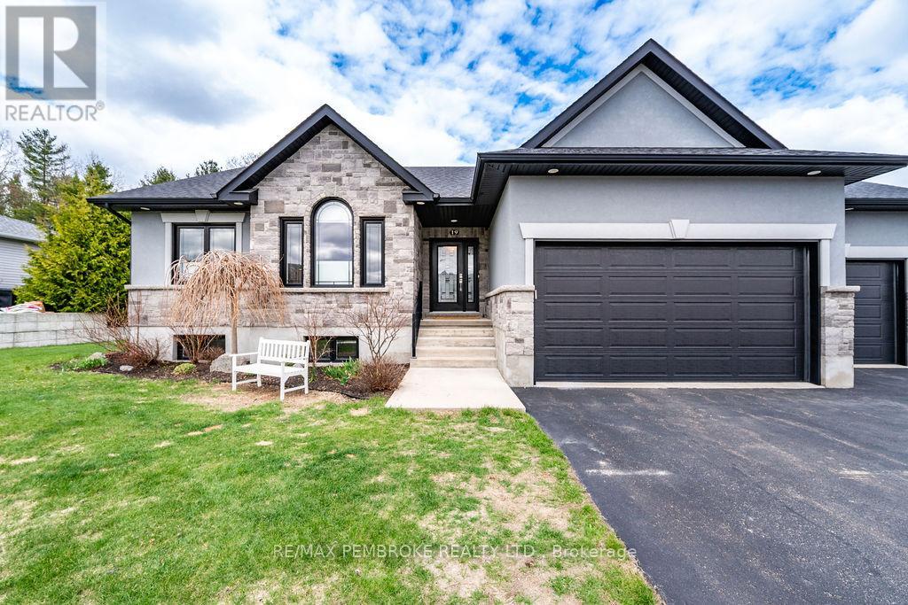 19 NICK STREET, Petawawa, Ontario