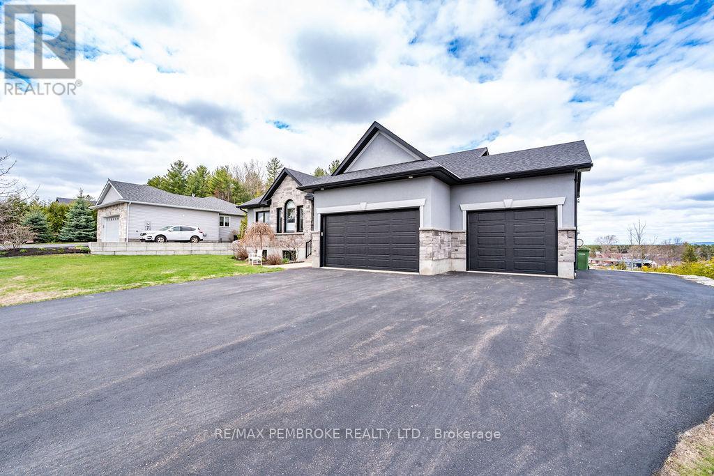 19 Nick Street, Petawawa, Ontario  K8H 0C2 - Photo 2 - X13109794