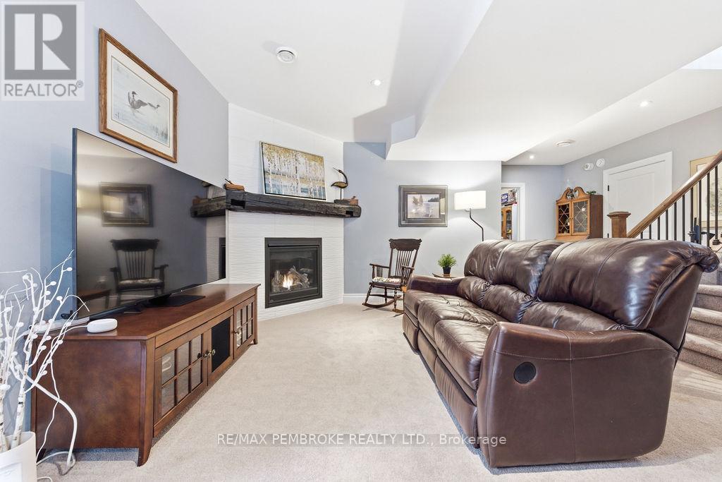 19 Nick Street, Petawawa, Ontario  K8H 0C2 - Photo 25 - X13109794
