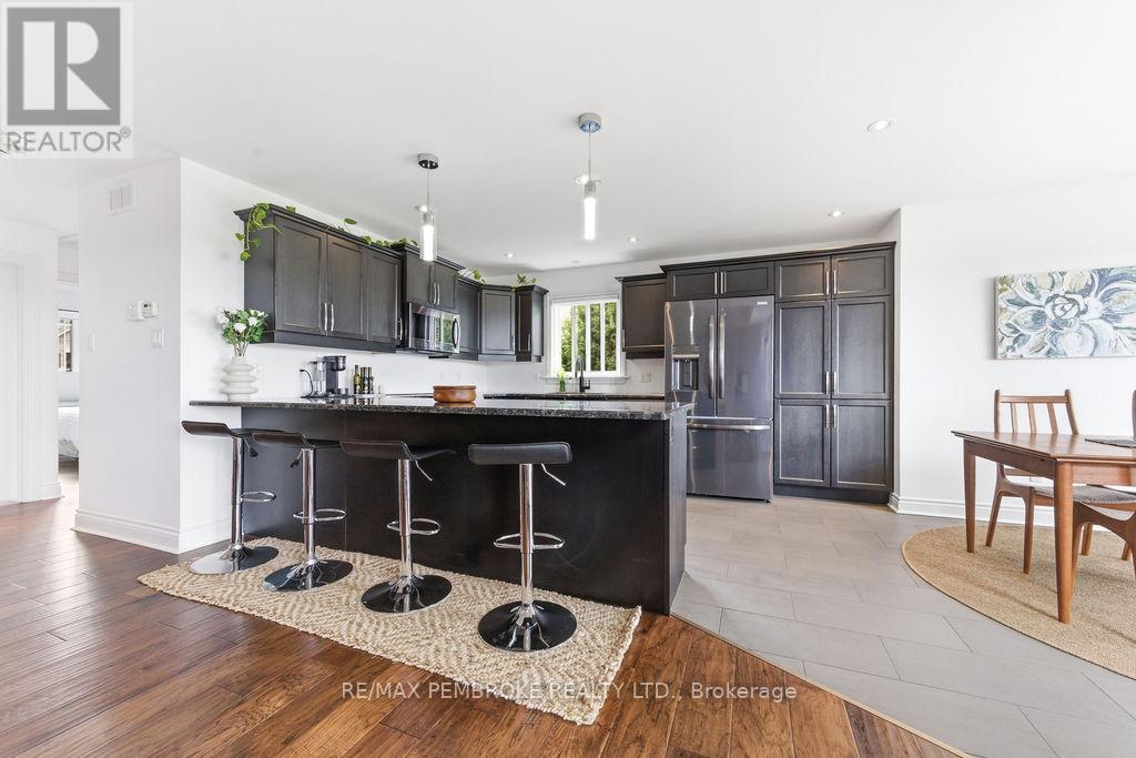 19 Nick Street, Petawawa, Ontario  K8H 0C2 - Photo 9 - X13109794