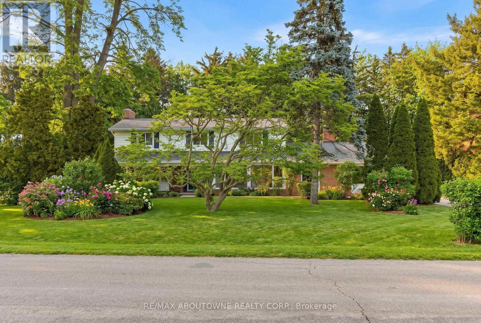 145 Wolfdale Avenue, Oakville, Ontario  L6L 4R9 - Photo 2 - W12784384