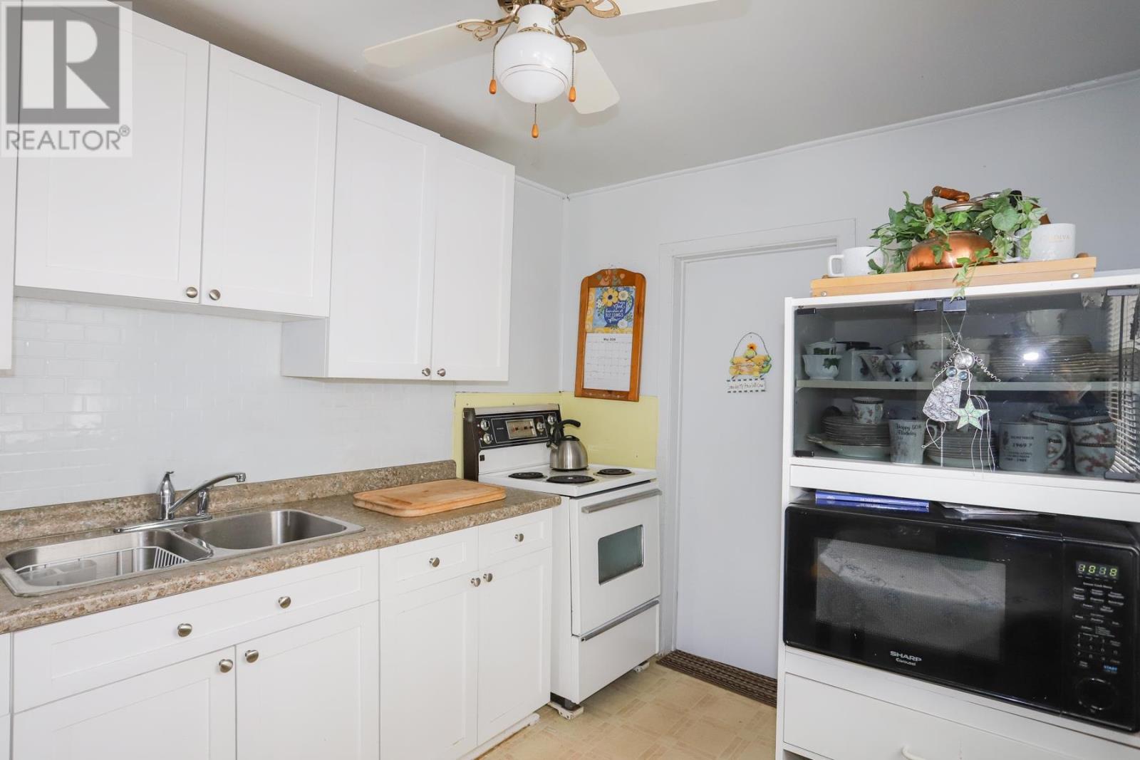 16 Montgomery Ave, Sault Ste. Marie, Ontario  P6B 1M5 - Photo 9 - SM260859