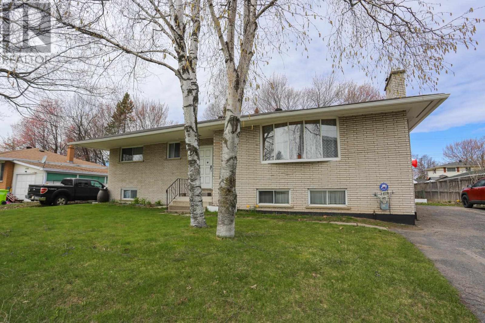 462 Northern Ave E, Sault Ste. Marie, Ontario  P6B 4J1 - Photo 3 - SM260947