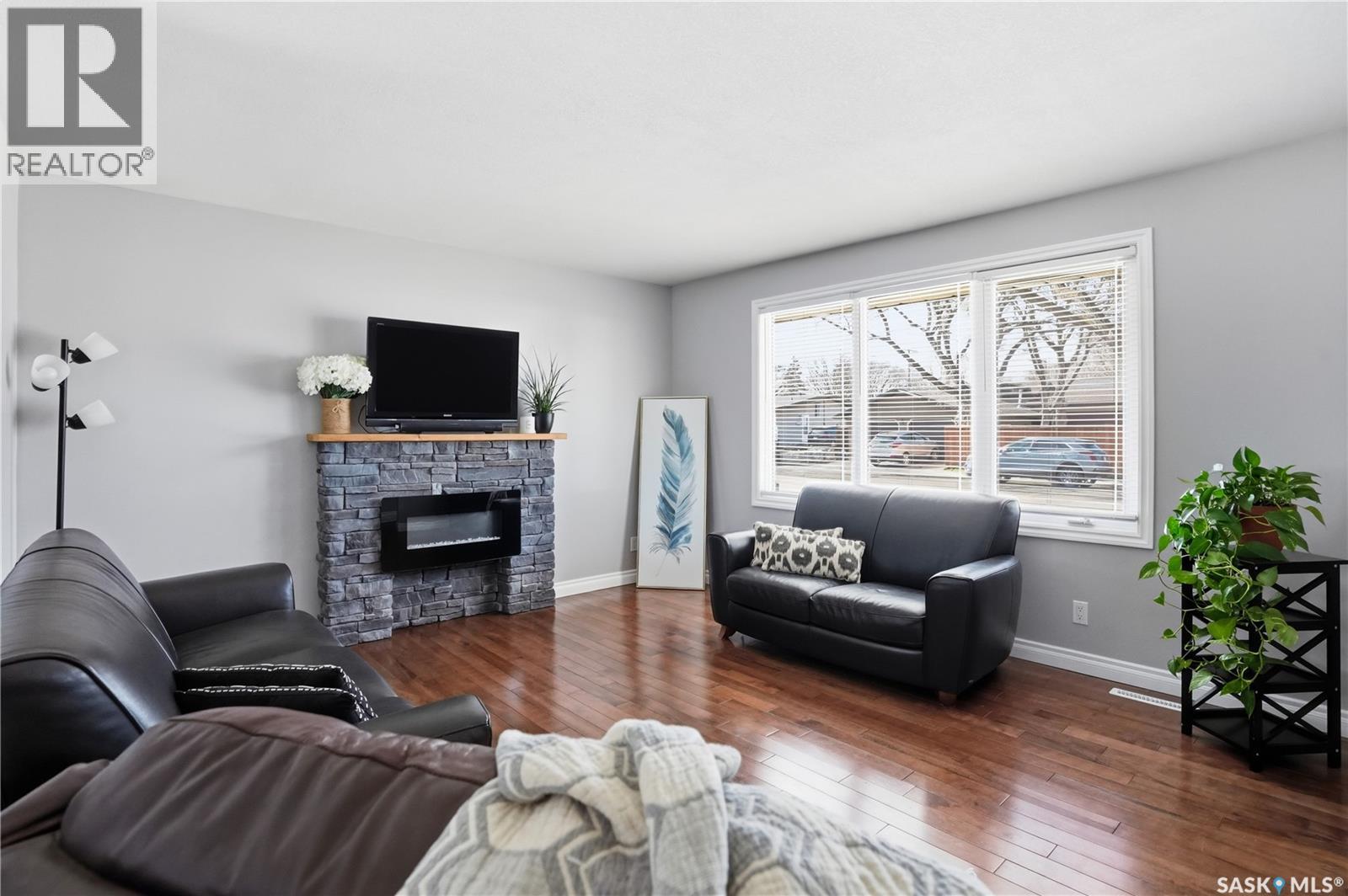 115 Stapleford Crescent, Regina, Saskatchewan  S4R 4S8 - Photo 4 - SK035394