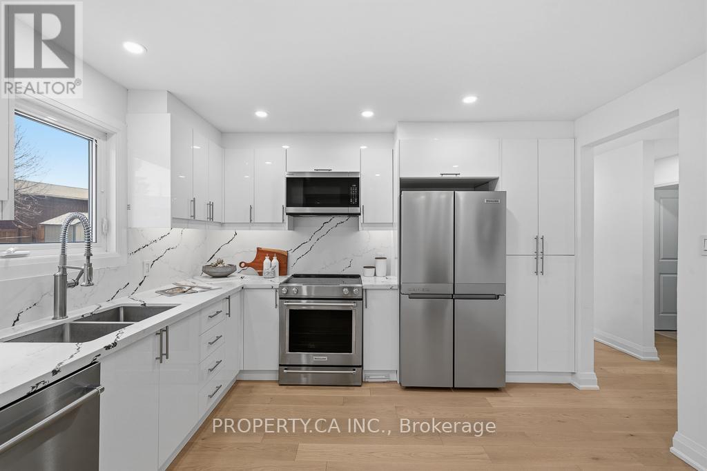 217 Hampton Court, Newmarket, Ontario  L3Y 6J5 - Photo 2 - N13088796