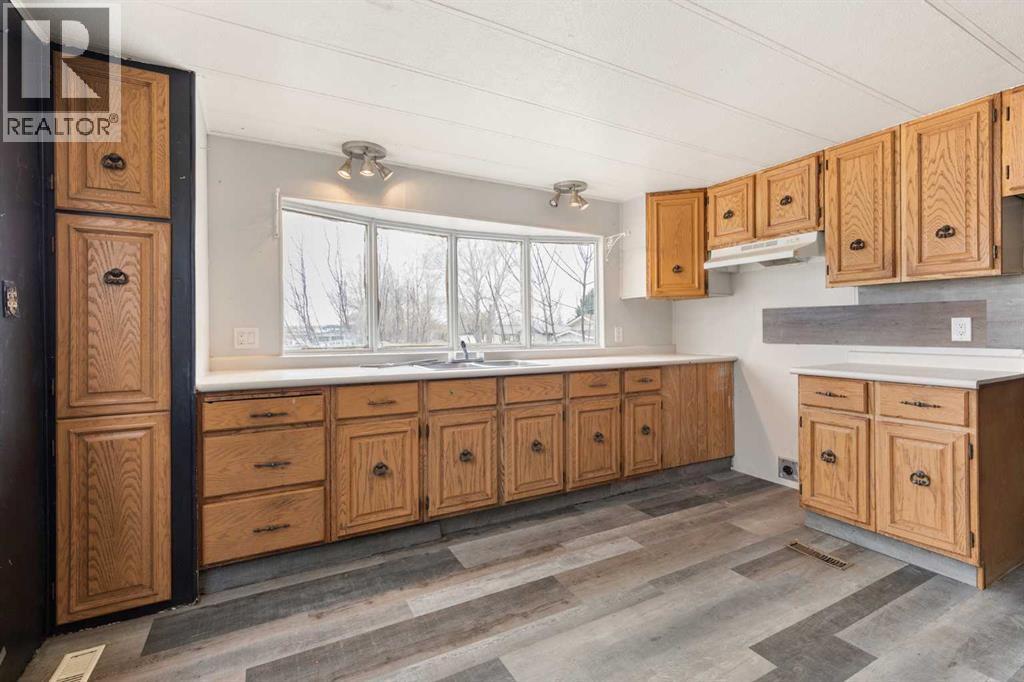 109, 4000 13 Avenue SE, Medicine Hat, Alberta  T1B 1J3 - Photo 8 - A2302938