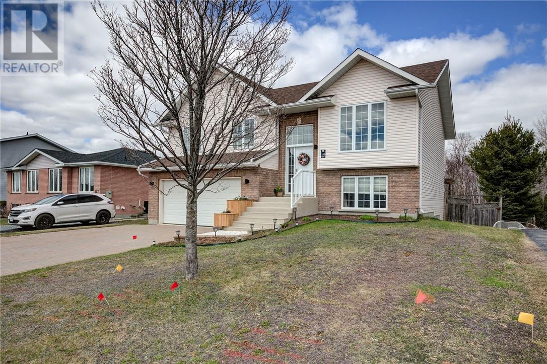 195 Cedargreen, Garson, Ontario  P3L 1W2 - Photo 2 - 2127636