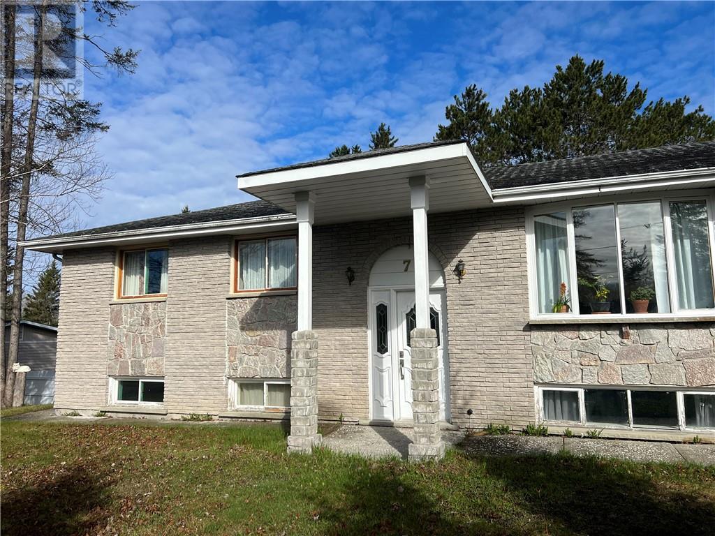 7 Spruce Street, Markstay, Ontario  P0M 2G0 - Photo 2 - 2127631