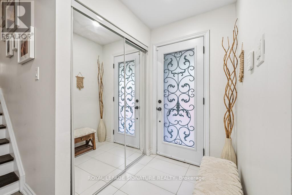 33 Coltman Crescent, Toronto, Ontario  M1B 2A3 - Photo 4 - E13110130