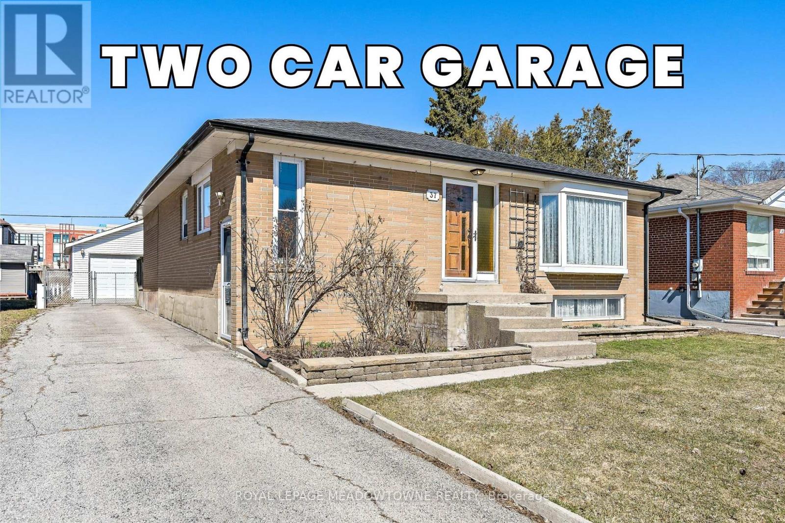 37 PRINCE CHARLES DRIVE, Halton Hills, Ontario