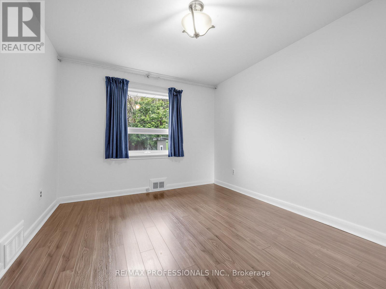 47 Claymore Drive, Toronto, Ontario  M8Z 2S3 - Photo 12 - W13107334