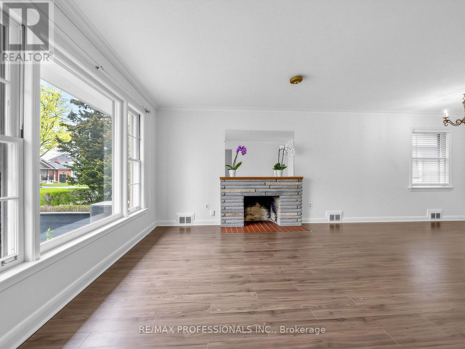 47 Claymore Drive, Toronto, Ontario  M8Z 2S3 - Photo 5 - W13107334