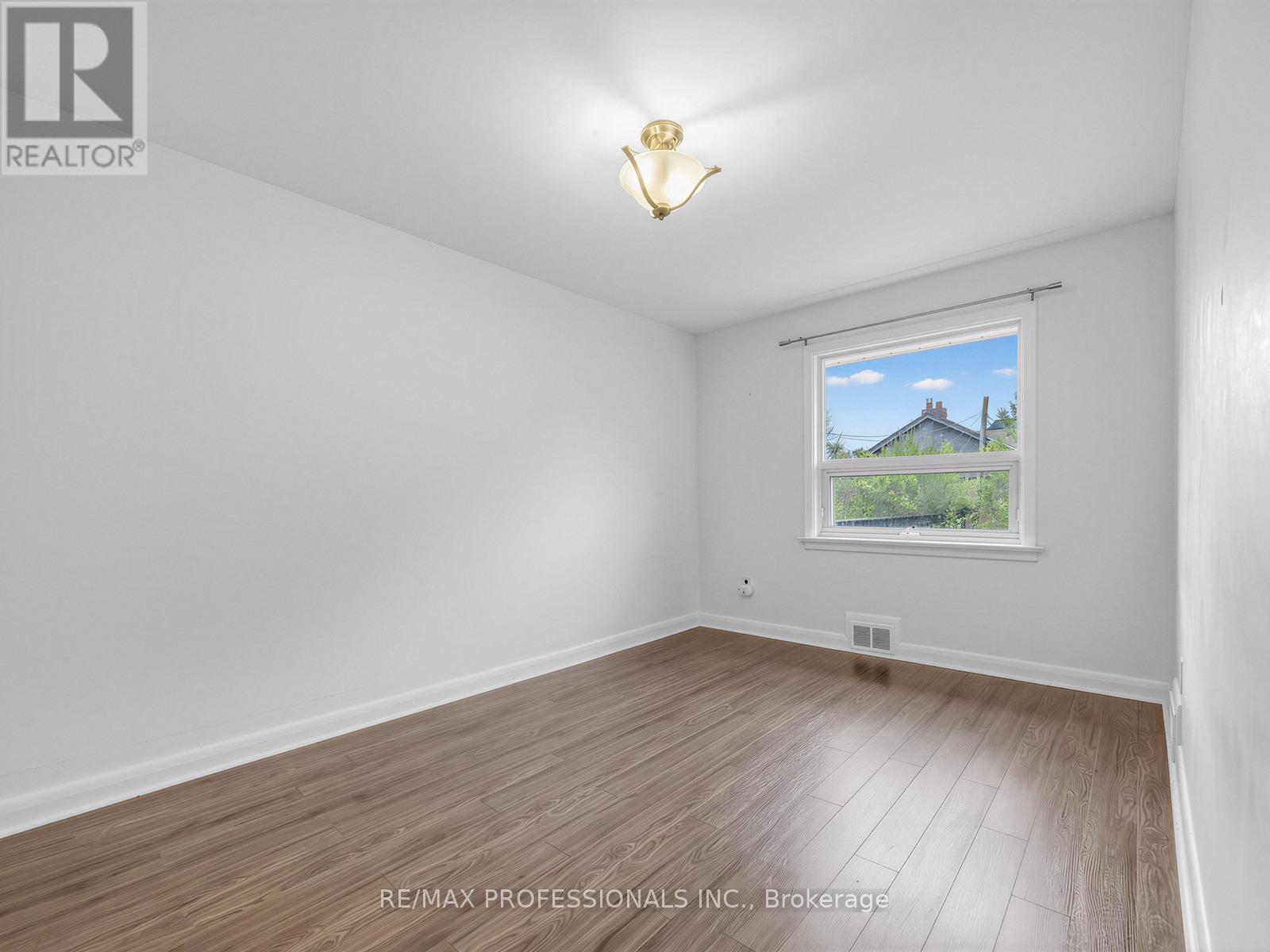 47 Claymore Drive, Toronto, Ontario  M8Z 2S3 - Photo 11 - W13107334