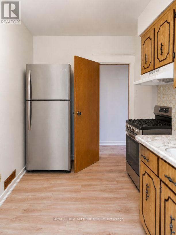Upper - 160 Shanly Street, Toronto, Ontario  M6H 1S9 - Photo 16 - W13095448