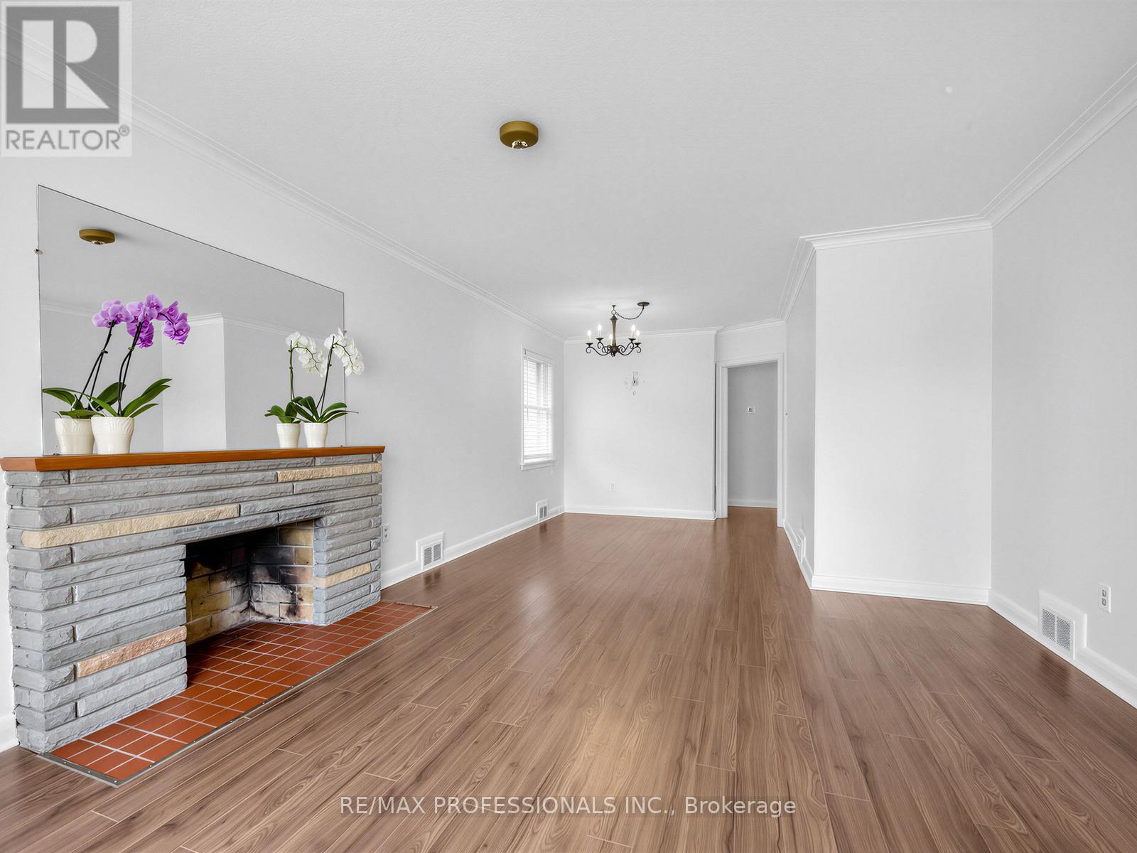 47 Claymore Drive, Toronto, Ontario  M8Z 2S3 - Photo 6 - W13107334