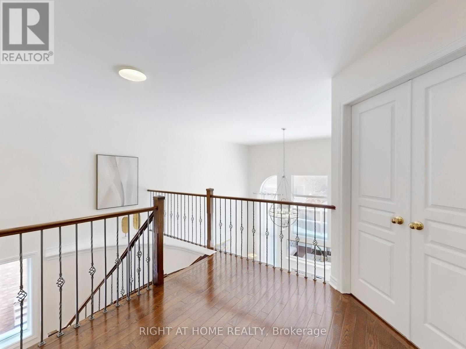 20 Charlemagne Avenue, Barrie, Ontario  L4M 0A7 - Photo 19 - S13110080
