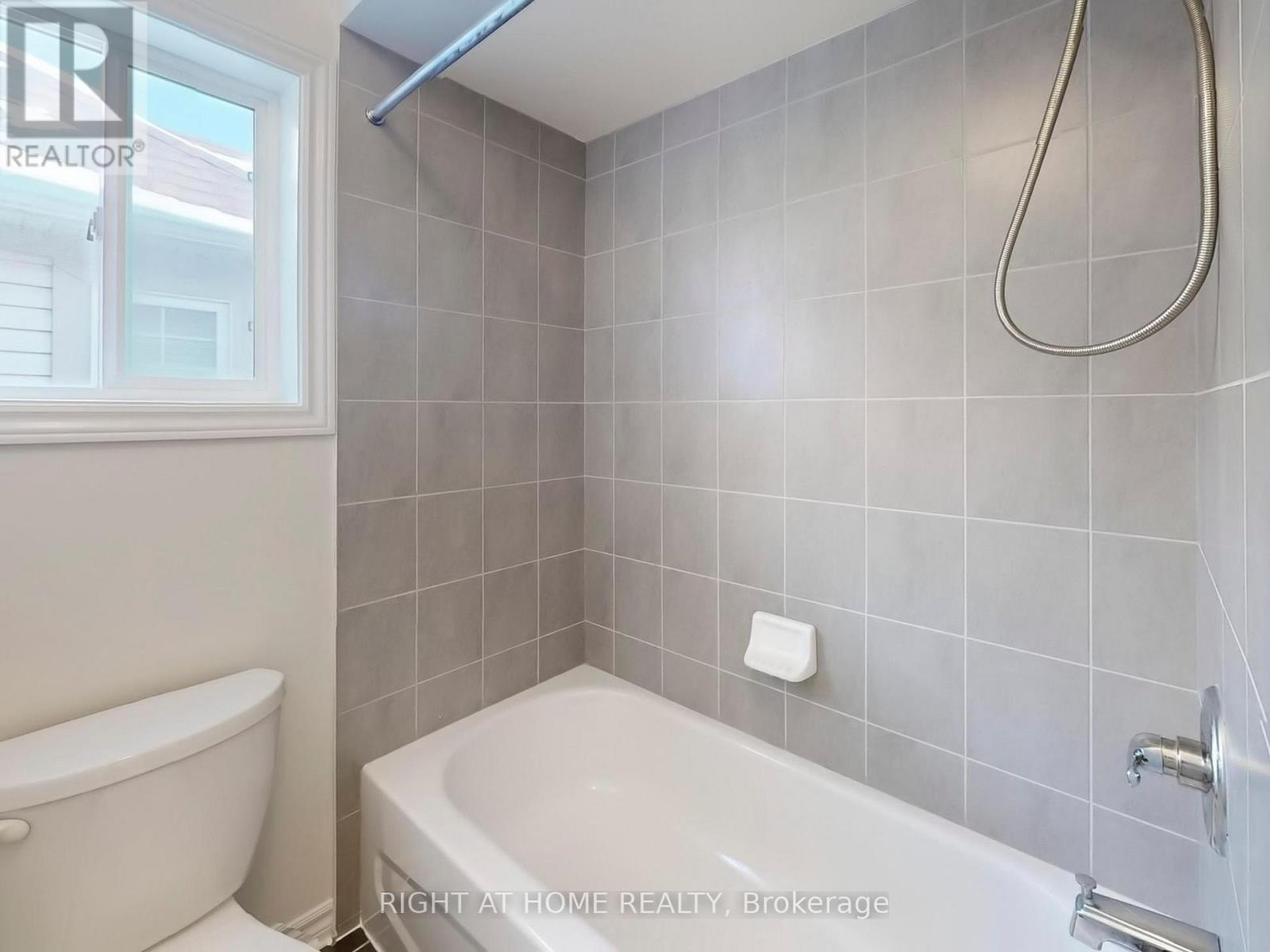 20 Charlemagne Avenue, Barrie, Ontario  L4M 0A7 - Photo 33 - S13110080