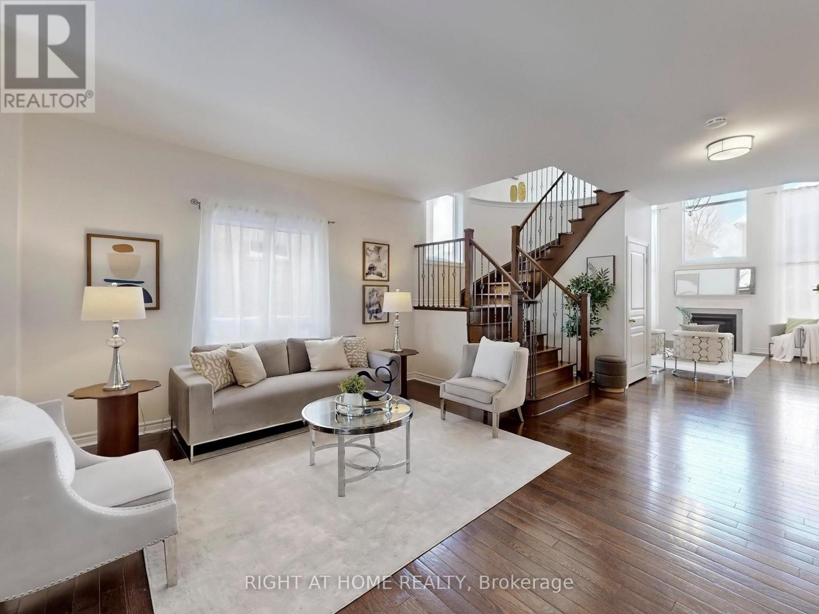 20 Charlemagne Avenue, Barrie, Ontario  L4M 0A7 - Photo 5 - S13110080