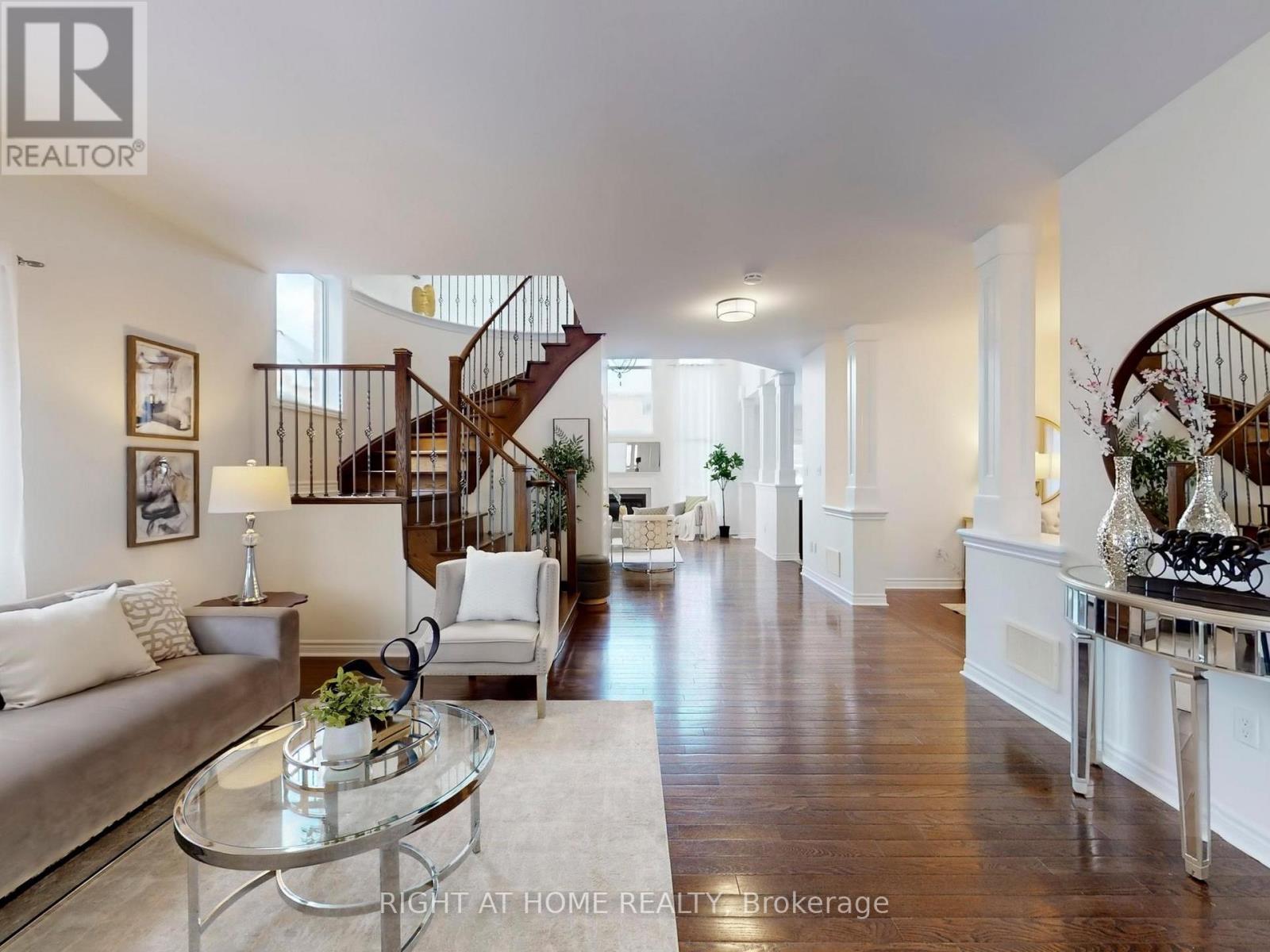 20 Charlemagne Avenue, Barrie, Ontario  L4M 0A7 - Photo 6 - S13110080
