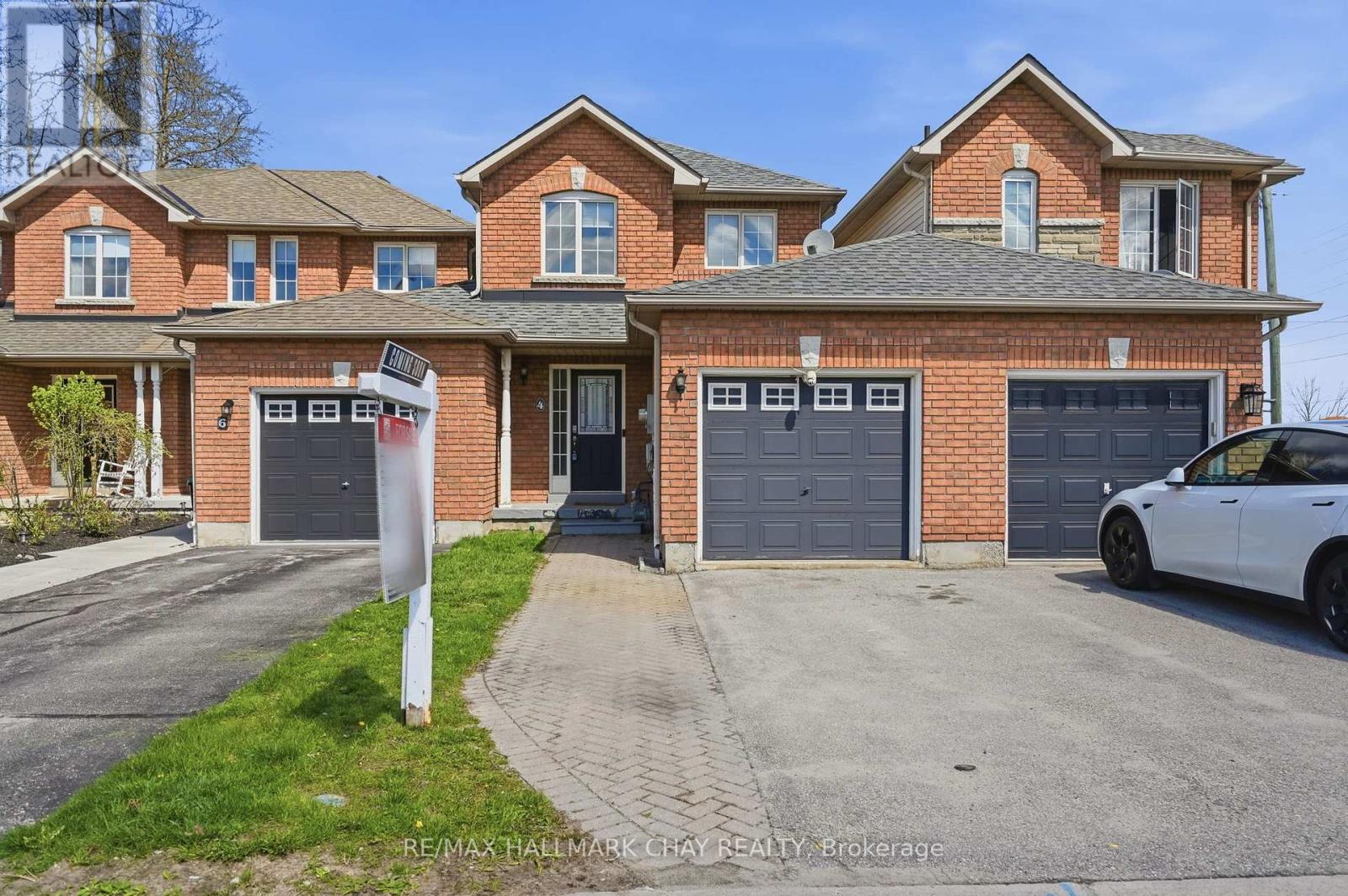 4 HAWTHORNE CRESCENT, Barrie, Ontario