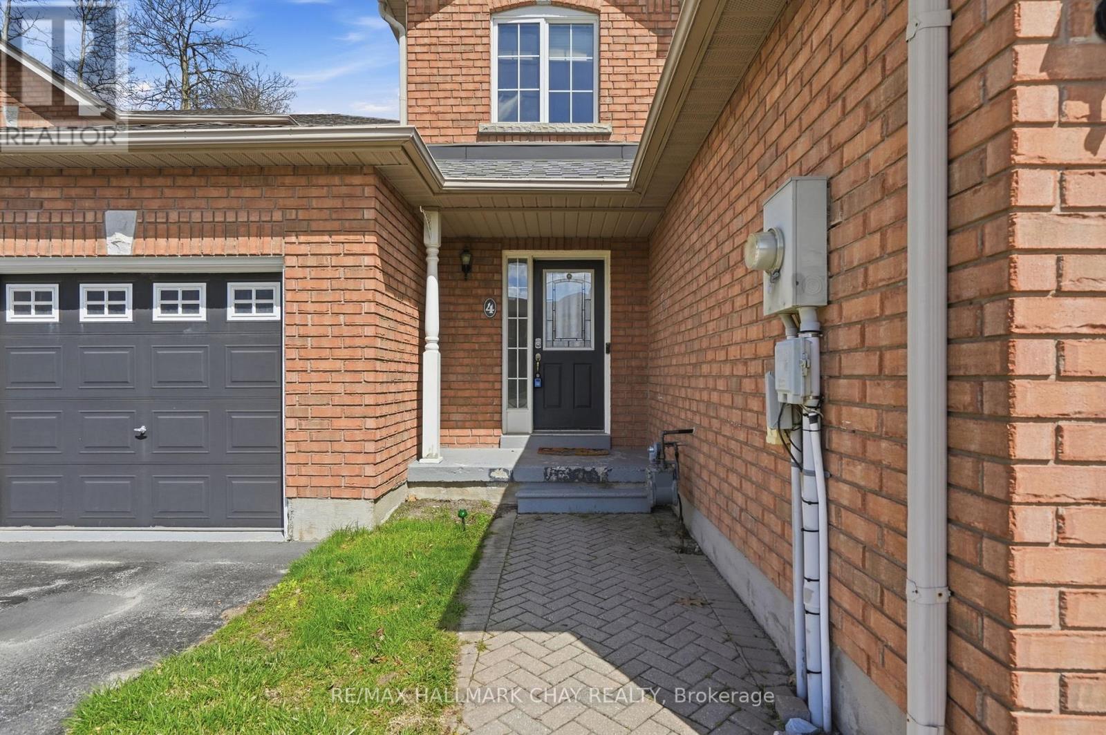 4 Hawthorne Crescent, Barrie, Ontario  L4N 8K1 - Photo 3 - S13110082